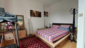 Extra Large One Bedroom Flat With Parking