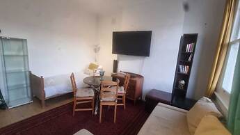 Extra Large One Bedroom Flat With Parking