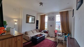 Extra Large One Bedroom Flat With Parking