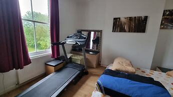 Extra Large One Bedroom Flat With Parking