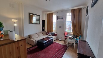 Extra Large One Bedroom Flat With Parking