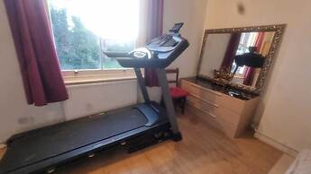 Extra Large One Bedroom Flat With Parking