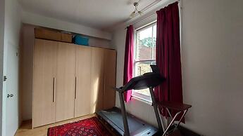 Extra Large One Bedroom Flat With Parking