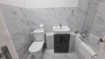 Extra Large One Bedroom Flat With Parking