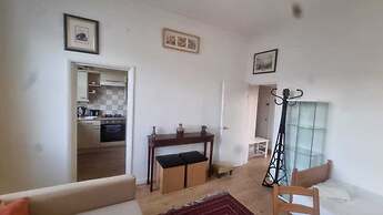 Extra Large One Bedroom Flat With Parking