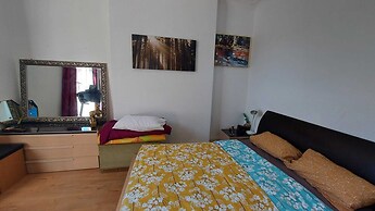 Extra Large One Bedroom Flat With Parking