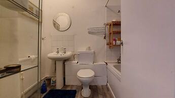 Extra Large One Bedroom Flat With Parking