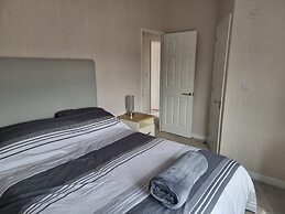 Remarkable 2-bed Luxury Lodge in Routh With Hottub