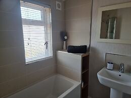 Remarkable 2-bed Luxury Lodge in Routh With Hottub