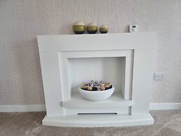 Remarkable 2-bed Luxury Lodge in Routh With Hottub