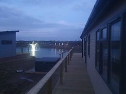 Remarkable 2-bed Luxury Lodge in Routh With Hottub