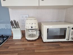 Remarkable 2-bed Luxury Lodge in Routh With Hottub