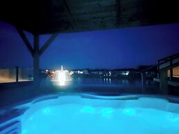 Remarkable 2-bed Luxury Lodge in Routh With Hottub