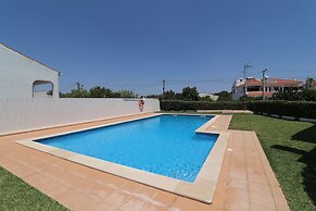3-bed Townhouse With Pool in Albufeira Balaia