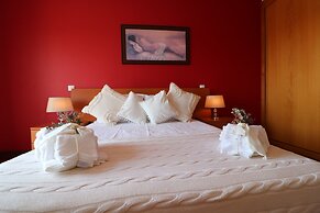 3-bed Townhouse With Pool in Albufeira Balaia