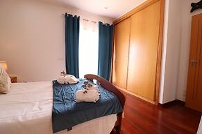 3-bed Townhouse With Pool in Albufeira Balaia