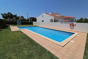 3-bed Townhouse With Pool in Albufeira Balaia