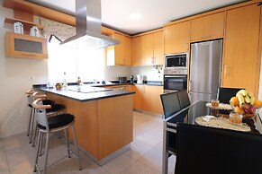 3-bed Townhouse With Pool in Albufeira Balaia