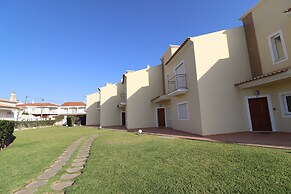 3-bed Townhouse With Pool in Albufeira Balaia