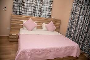 Captivating 1-bed Apartment in Tema, com 25