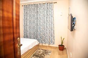 Captivating 1-bed Apartment in Tema, com 25