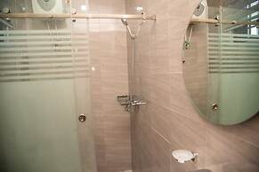 Captivating 1-bed Apartment in Tema, com 25