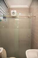 Captivating 1-bed Apartment in Tema, com 25