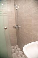 Captivating 1-bed Apartment in Tema, com 25