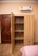 Captivating 1-bed Apartment in Tema, com 25