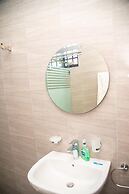 Captivating 1-bed Apartment in Tema, com 25