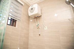 Captivating 1-bed Apartment in Tema, com 25