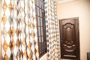 Captivating 1-bed Apartment in Tema, com 25