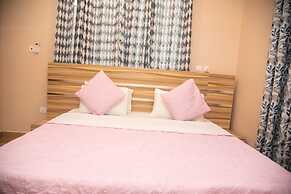 Captivating 1-bed Apartment in Tema, com 25