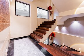 Itsy Hotels Golden Birds