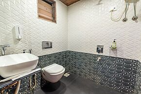 Itsy Hotels Golden Birds