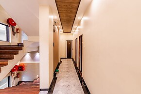 Itsy Hotels Golden Birds