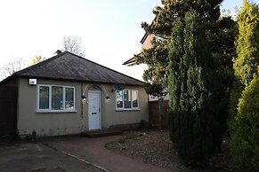 Cosy 3-bed Bungalow NEC Airport Close to Amenities