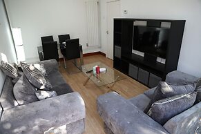 Cosy 3-bed Bungalow NEC Airport Close to Amenities