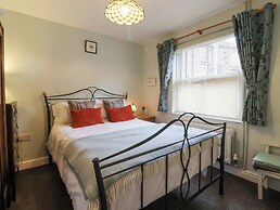 3 Westgate Mews