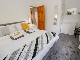Avaelie House
