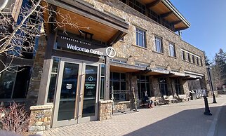 #406 Vail International