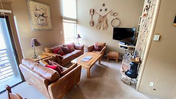 #406 Vail International