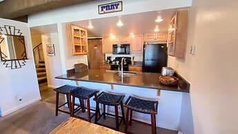 #408 Vail International