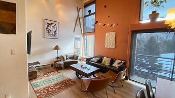 #407 Vail International