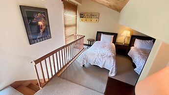 #407 Vail International