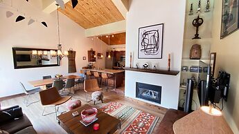 #407 Vail International