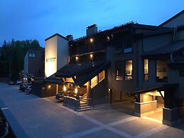 #407 Vail International