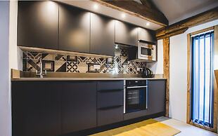 17th Century Cartshed Nestled In Welsh Countryside