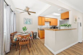 Bright&Cozy Getaway 10min to Downtown LA