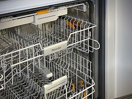 Charming Oasis Close to Airport & Downtown